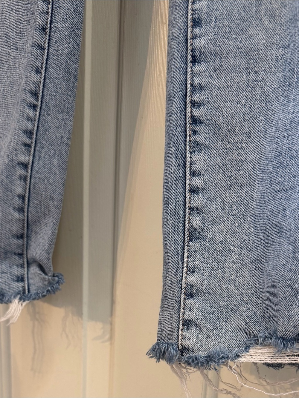 American Eagle Outfitters Light Wash High-Rise Women’s Jeans - Picture 3 of 4